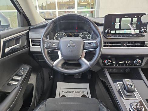 Used 2024 Mitsubishi Outlander SE image 20