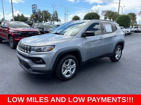 Used 2023 Jeep Compass Latitude AWD/4WD image 3