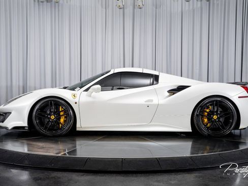 Used 2017 Ferrari 488 Spider image 10