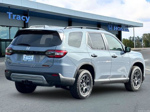 New 2025 Honda Pilot TrailSport image 4