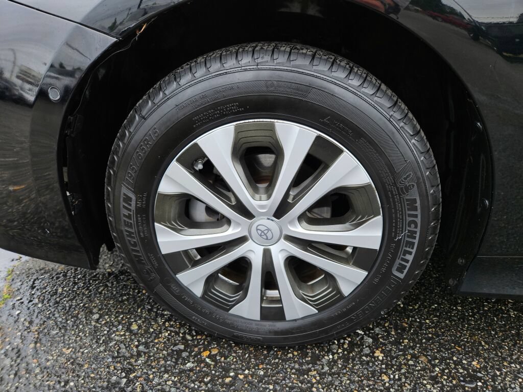 Used 2019 Toyota Prius XLE AWD/4WD image 8