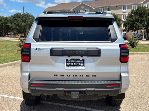 Certified 2025 Toyota 4Runner TRD Off-Road Premium AWD/4WD image 5