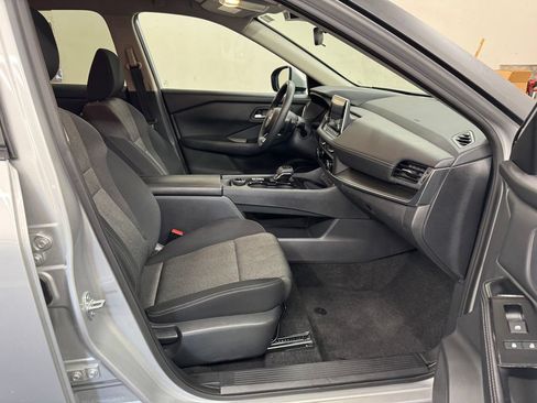 Used 2024 Nissan Rogue SV AWD/4WD image 28