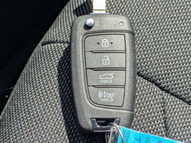 Used 2026 Hyundai Elantra SE FWD image 26