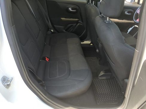 Used 2019 Jeep Renegade Latitude w/ Cold Weather Group AWD/4WD image 20