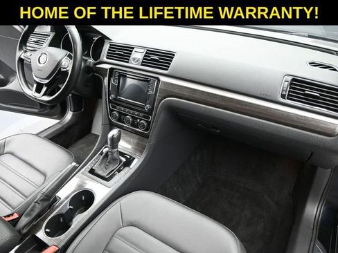 Used 2017 Volkswagen Passat 1.8T SEL Premium image 47