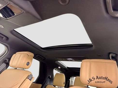 Used 2023 Land Rover Discovery Metropolitan Edition AWD/4WD image 16