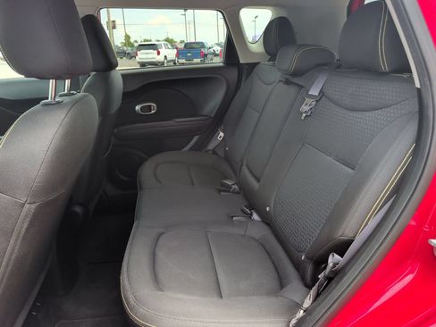 Used 2016 Kia Soul + FWD image 19