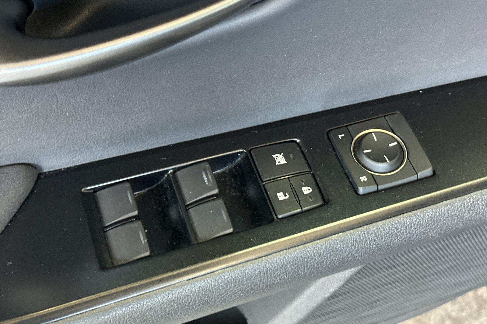 Used 2022 Lexus UX 200 w/ Accessory Package (Z2) FWD image 14