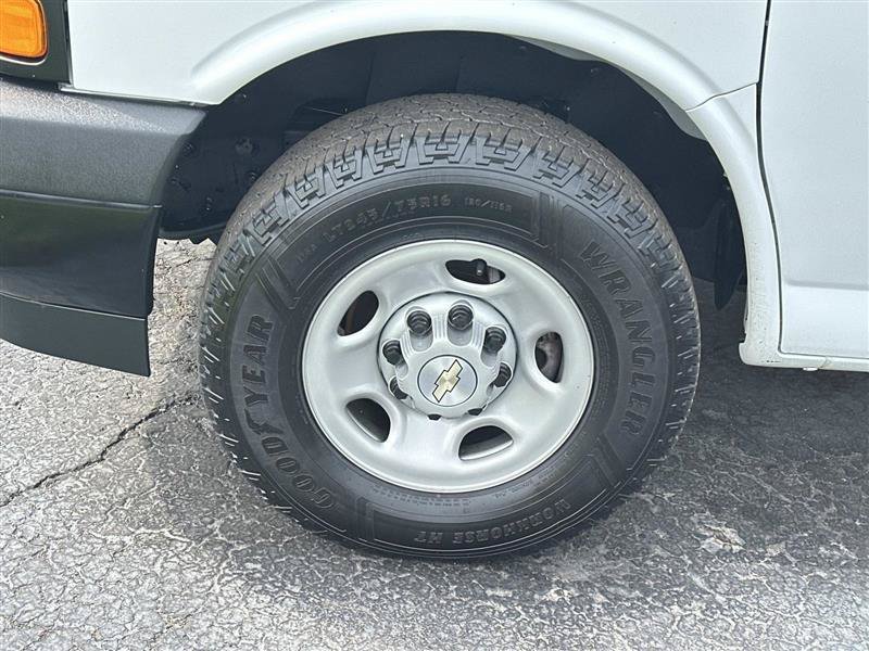 Used 2023 Chevrolet Express 3500 w/ Driver Convenience Package RWD image 6