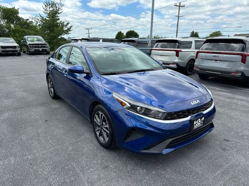 Used 2024 Kia Forte LXS FWD image 3
