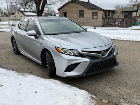 Used 2020 Toyota Camry SE image 4