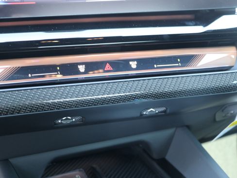 New 2026 BMW 550e xDrive image 23