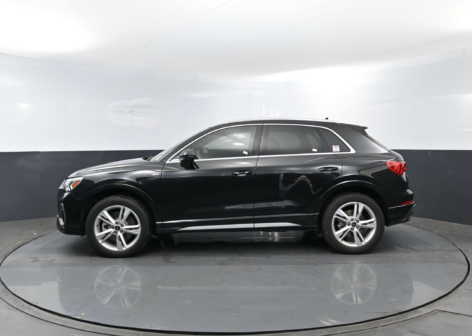 Used 2024 Audi Q3 2.0T Premium Plus AWD/4WD image 24