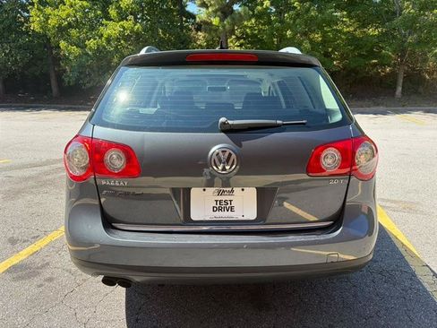 Used 2010 Volkswagen Passat Komfort FWD image 5