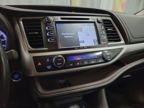 Used 2017 Toyota Highlander XLE AWD/4WD image 14