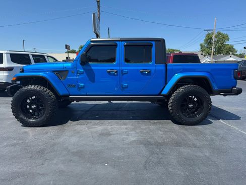 Used 2023 Jeep Gladiator Sport AWD/4WD image 2