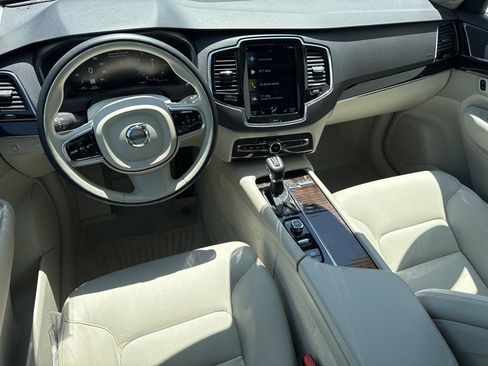 Used 2016 Volvo XC90 T6 Momentum w/ Momentum Plus Package AWD/4WD image 19