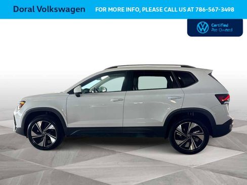 Used 2025 Volkswagen Taos SE image 5