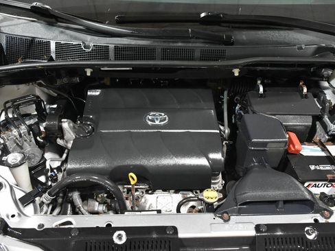 Used 2012 Toyota Sienna XLE FWD image 22