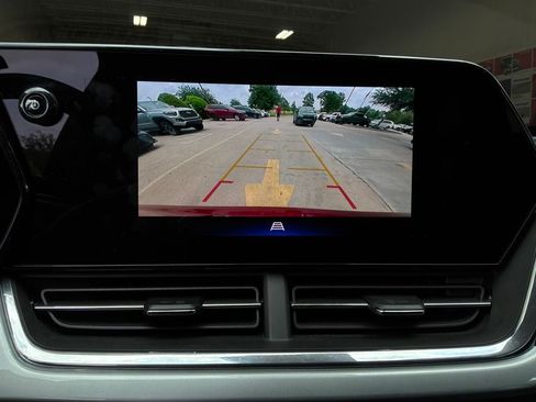 Used 2025 Chevrolet Trax LT FWD image 30