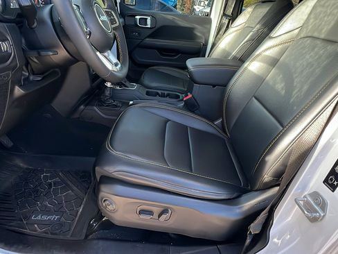 Certified 2024 Jeep Wrangler Sahara w/ Technology Group image 16