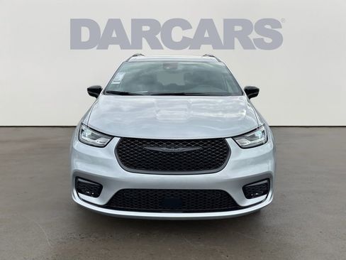 New 2026 Chrysler Pacifica Limited w/ S Appearance Package image 2