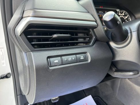 Used 2025 Nissan Altima 2.5 SV FWD image 8