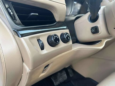 Used 2018 Cadillac Escalade ESV Platinum image 34