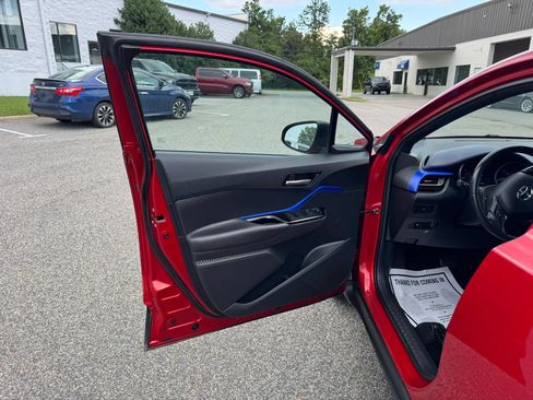 Used 2021 Toyota C-HR XLE FWD image 17