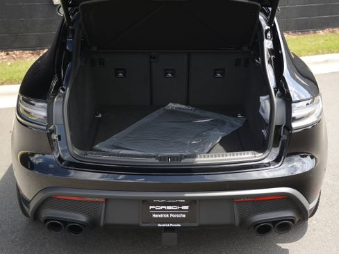 Certified 2026 Porsche Macan Turbo AWD/4WD image 38