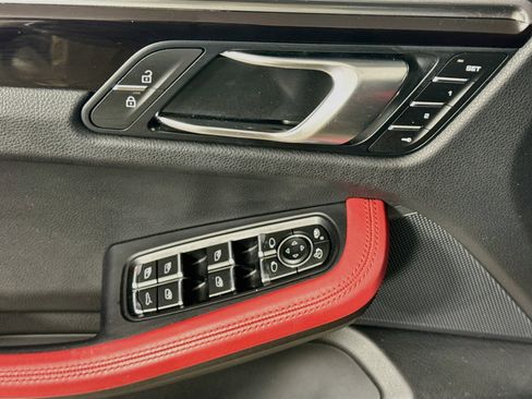 Certified 2021 Porsche Macan AWD/4WD image 11