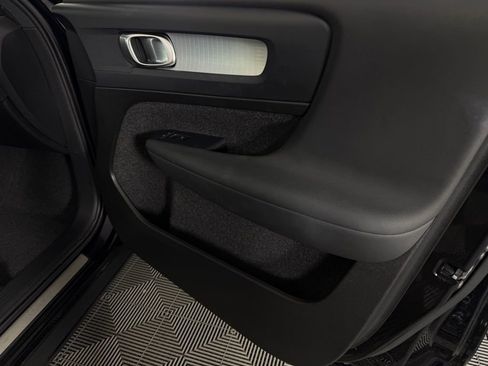 Used 2025 Volvo XC40 B5 Core image 34