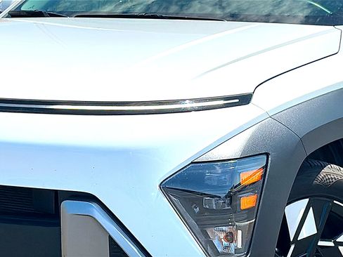 Used 2025 Hyundai Kona SEL FWD image 4