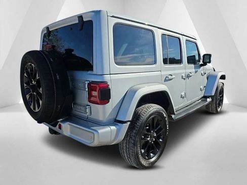 Used 2022 Jeep Wrangler Unlimited Sahara image 5