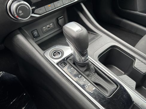 Used 2025 Nissan Sentra SV FWD image 32