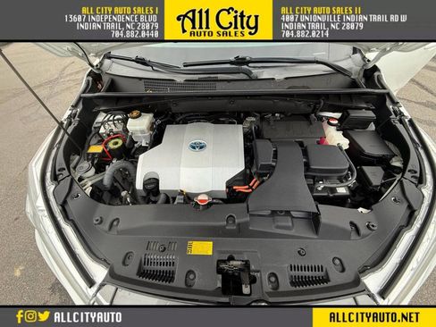 Used 2017 Toyota Highlander XLE w/ Carpet Mat Package image 39