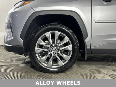 Used 2022 Toyota RAV4 XLE Premium image 10