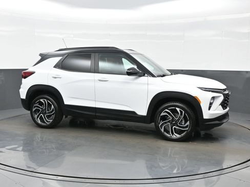Used 2024 Chevrolet TrailBlazer RS w/ Convenience Package AWD/4WD image 7
