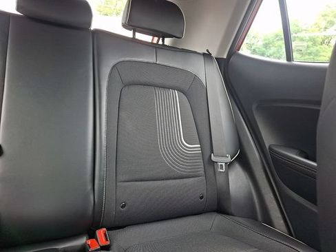 Used 2023 Hyundai Venue Limited FWD image 23