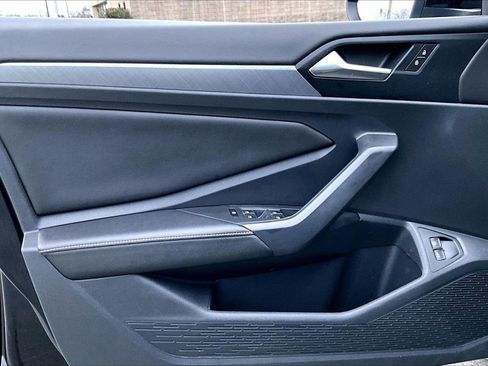 Used 2024 Volkswagen Jetta SE image 24