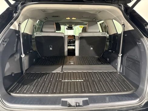 Used 2024 Toyota Highlander XLE FWD image 8
