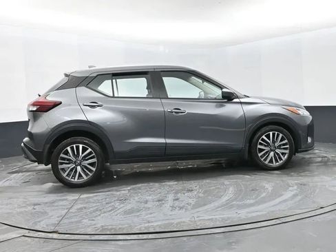 Used 2023 Nissan Kicks SV image 4