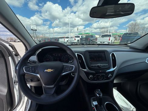 Used 2020 Chevrolet Equinox LS image 18