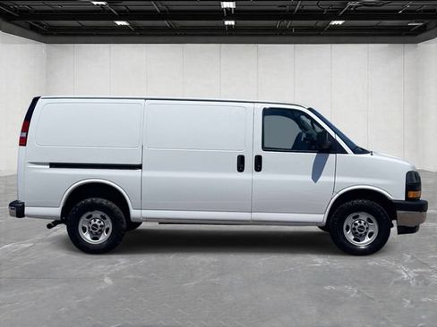 Used 2020 GMC Savana 3500 w/ Driver Convenience Package RWD image 4