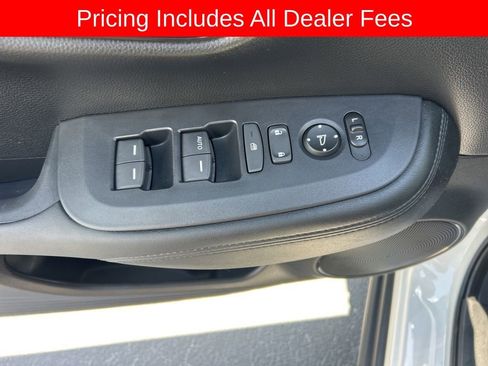 Used 2025 Honda HR-V LX image 4
