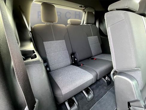 Used 2025 GMC Acadia Elevation image 25