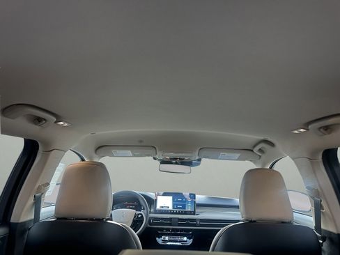 New 2026 Lincoln Corsair Premiere image 17