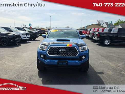 Used 2019 Toyota Tacoma TRD Sport image 2