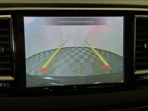 Used 2024 Chrysler Pacifica Touring-L FWD image 6